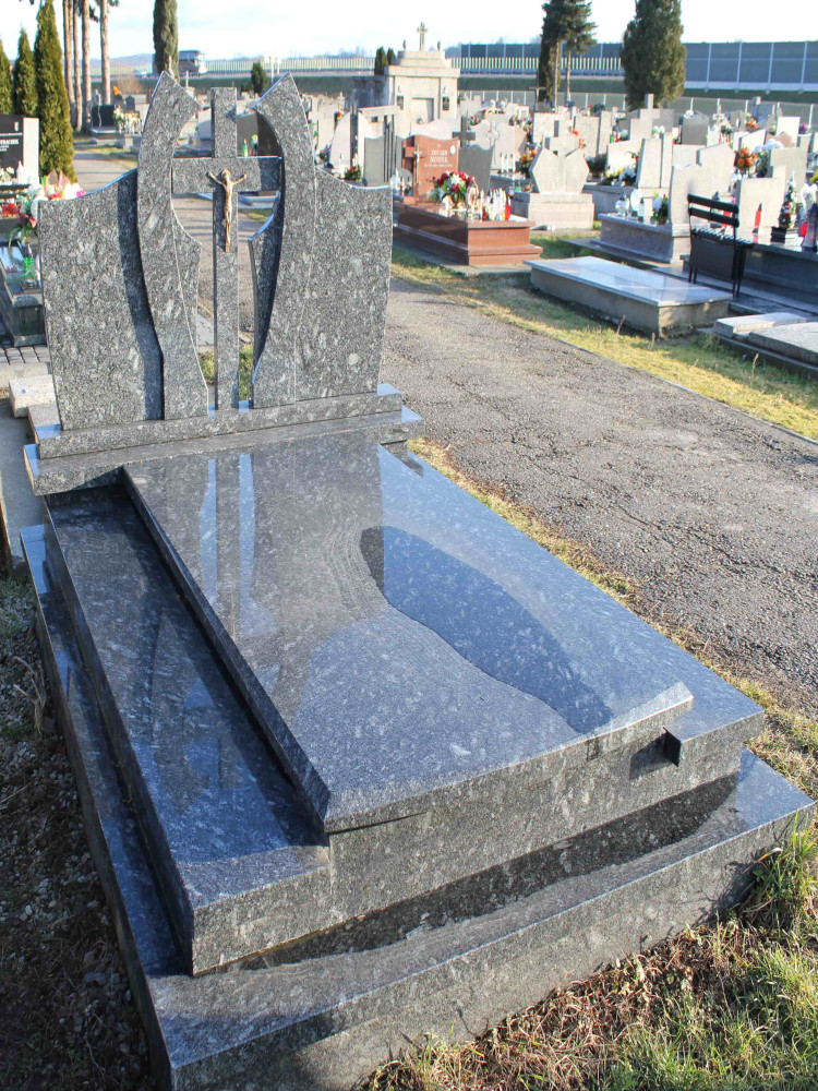 Zakład pogrzebowy Azalia usługi kamieniarkie pomnik