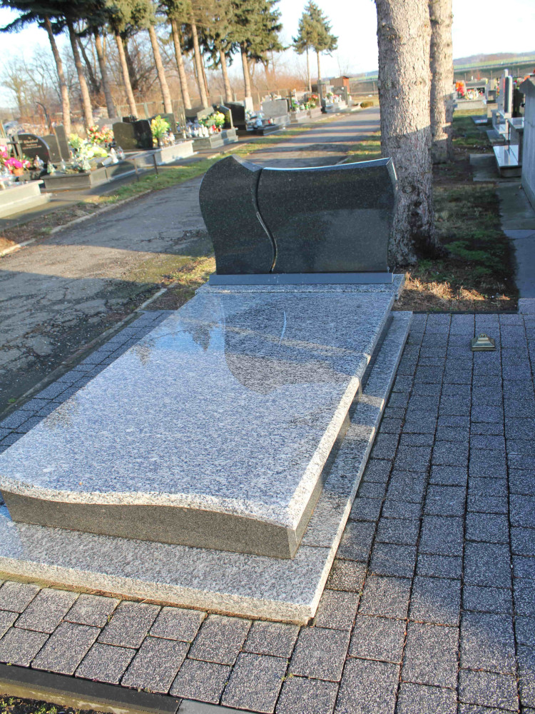 Zakład pogrzebowy Azalia usługi kamieniarkie pomnik