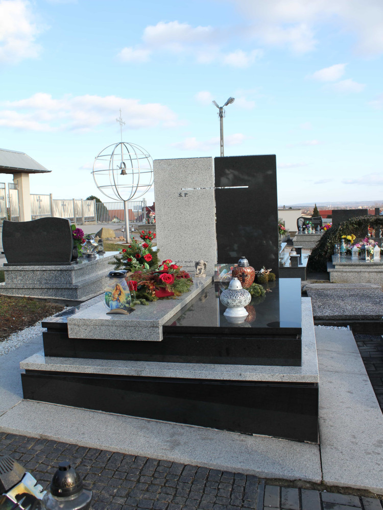 Zakład pogrzebowy Azalia usługi kamieniarkie pomnik